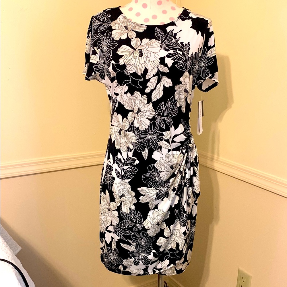 Robbie Bee Floral Black, Gold trim & White Dress NEW Size Petite Small Gorgeous